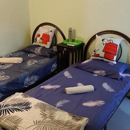 Snoopy Homestay Two Bedroom Бату Пахат Екстериор снимка