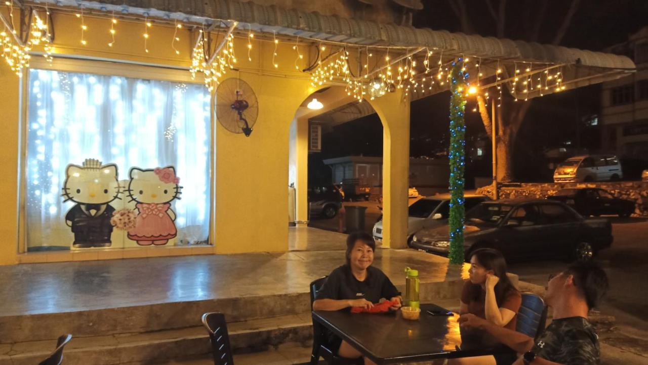 Snoopy Homestay Two Bedroom Бату Пахат Екстериор снимка