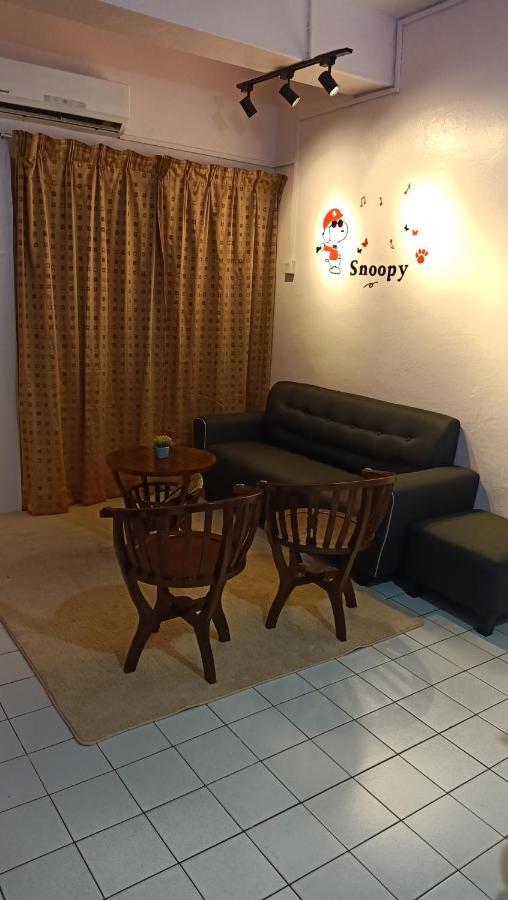 Snoopy Homestay Two Bedroom Бату Пахат Екстериор снимка