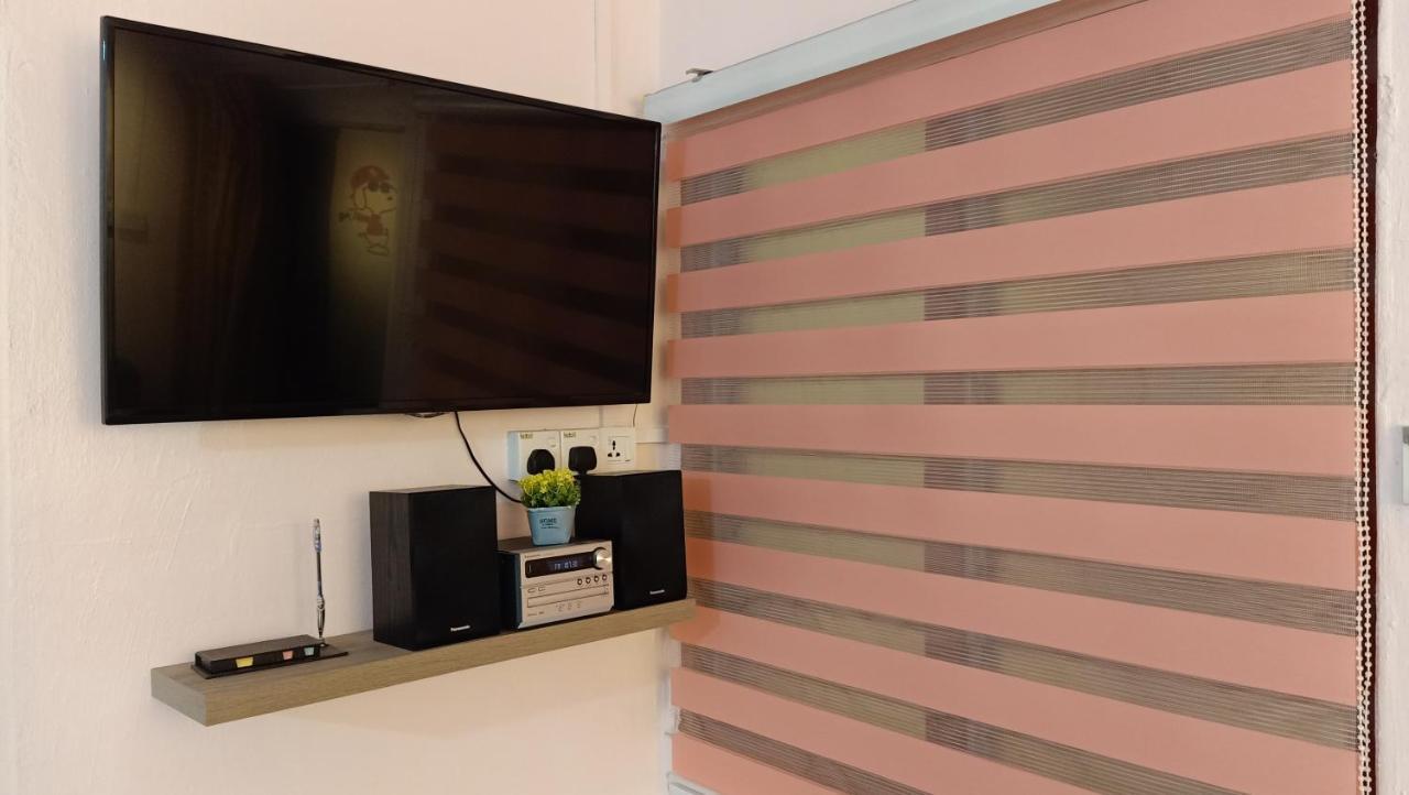 Snoopy Homestay Two Bedroom Бату Пахат Екстериор снимка