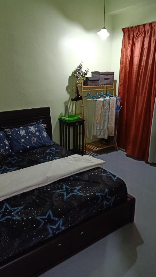 Snoopy Homestay Two Bedroom Бату Пахат Екстериор снимка