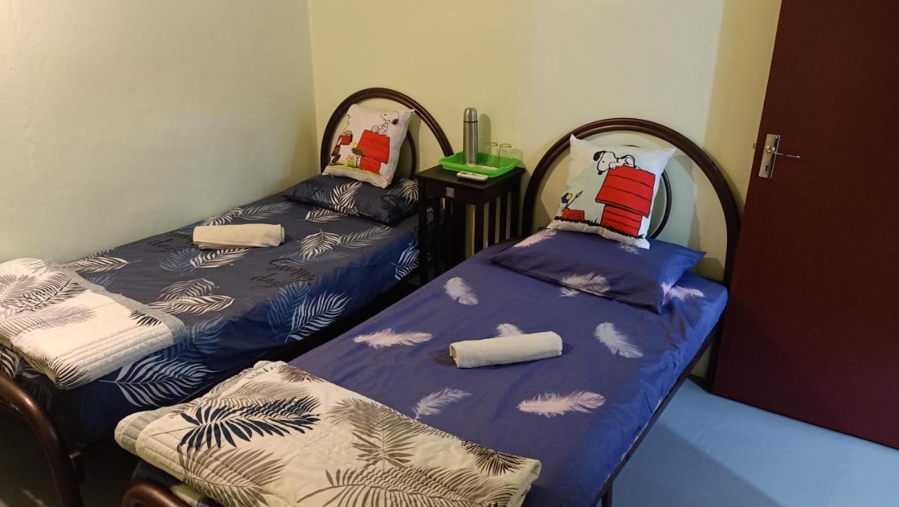 Snoopy Homestay Two Bedroom Бату Пахат Екстериор снимка