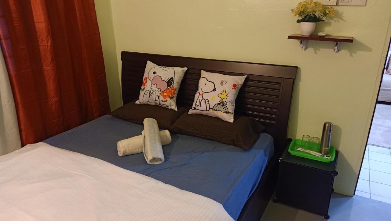 Snoopy Homestay Two Bedroom Бату Пахат Екстериор снимка