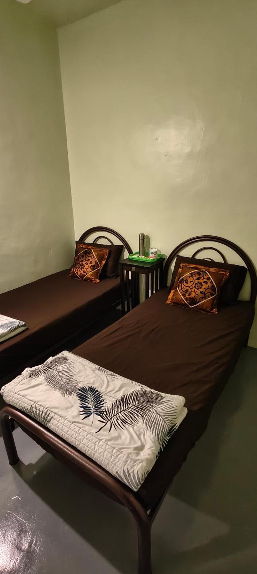 Snoopy Homestay Two Bedroom Бату Пахат Екстериор снимка